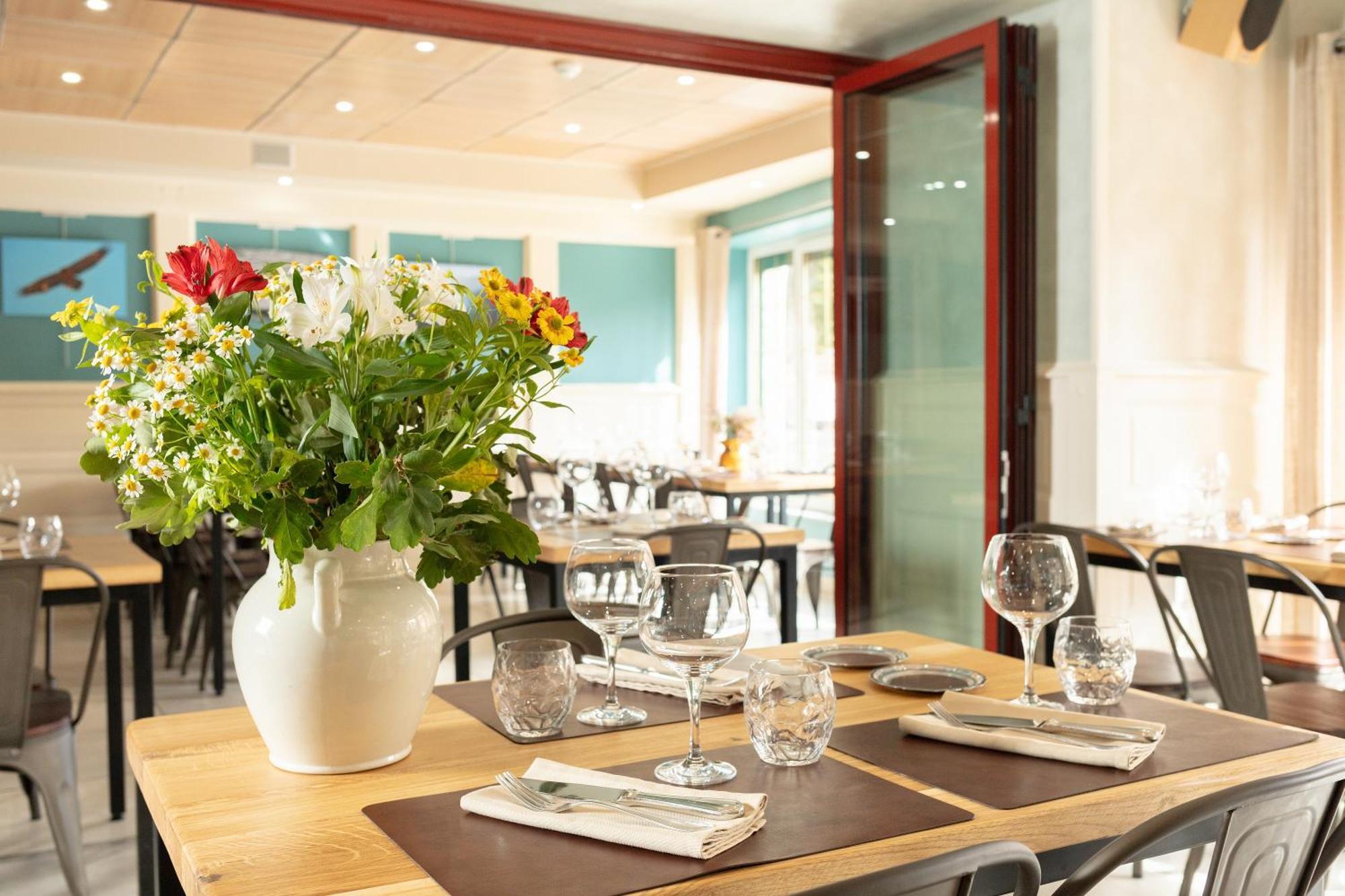 Logis Hotel Restaurant Family & Spa Meyrueis Buitenkant foto